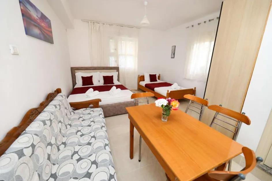 Vila Agolli Vlorë エクステリア 写真