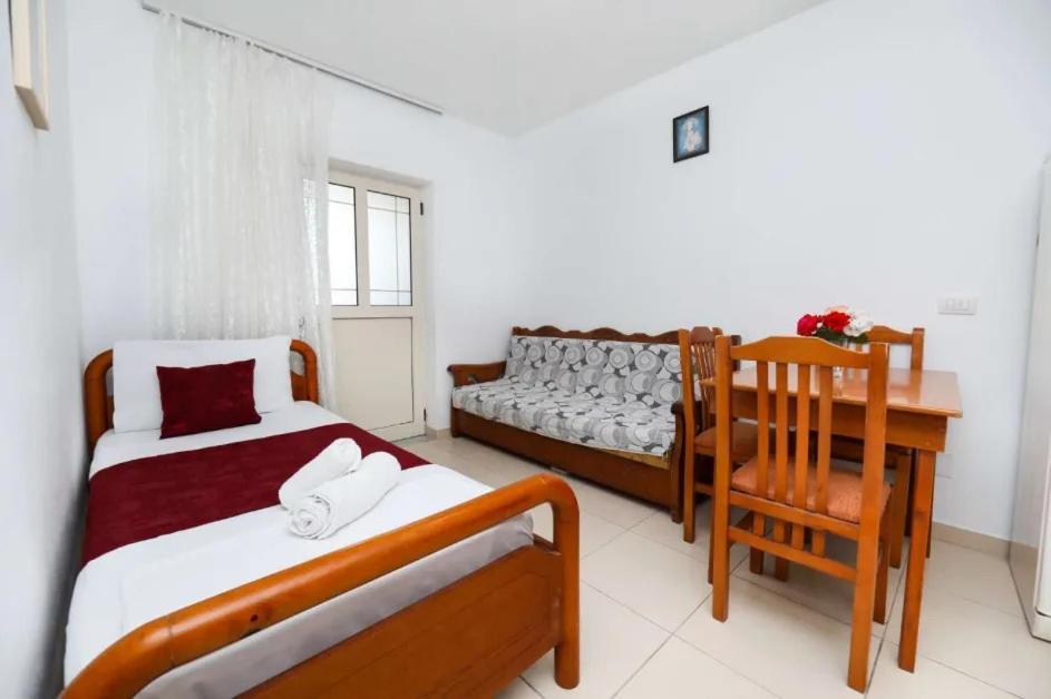 Vila Agolli Vlorë エクステリア 写真